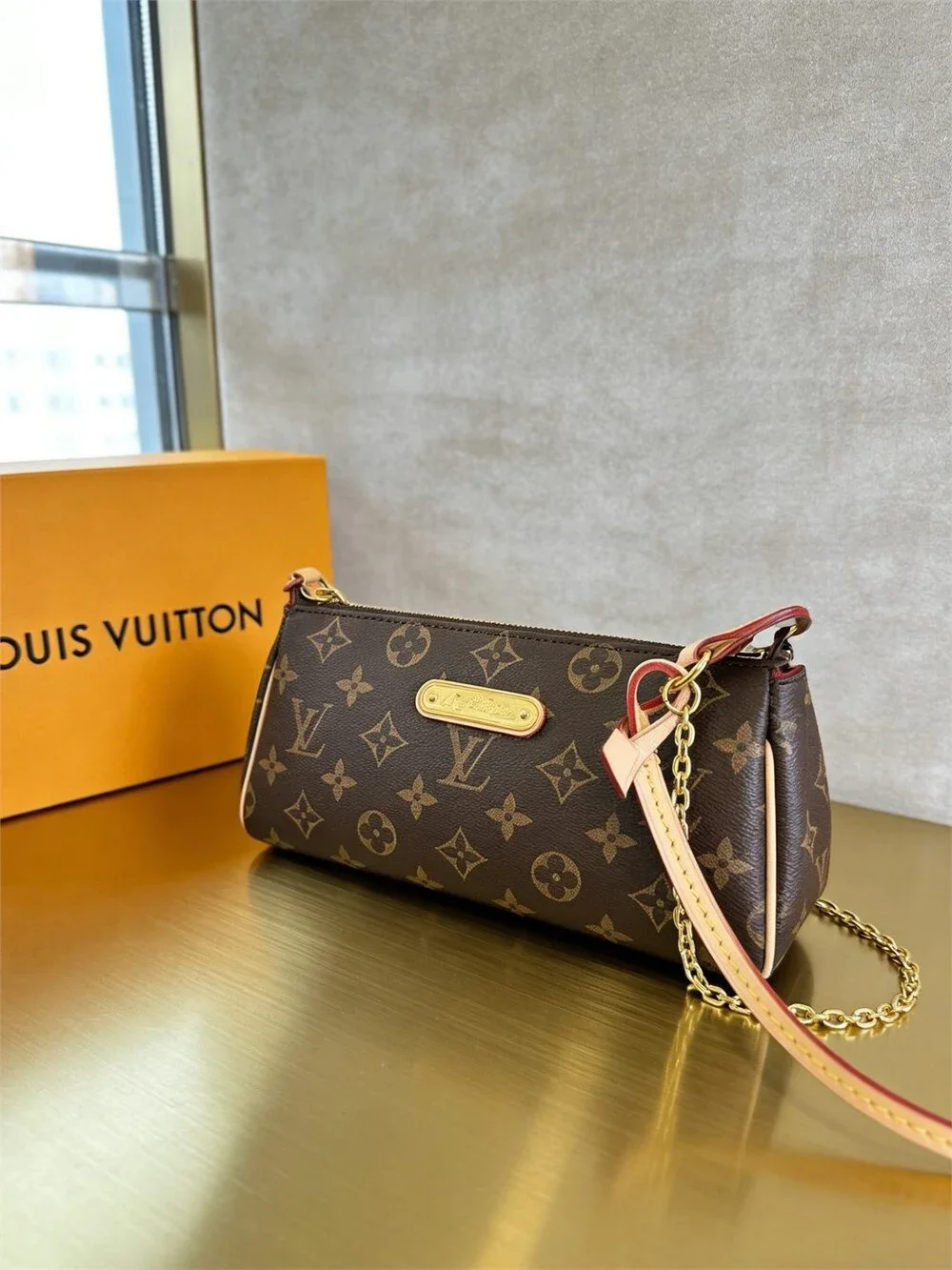 Louis Vuitton Eva Clutch Monogram
